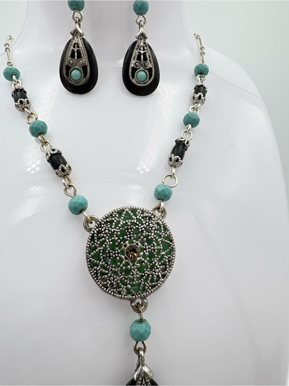 Vintage 2009 Avon Turquoise & Brown Medallion Necklace & Matching Earrings - Picture 8 of 14